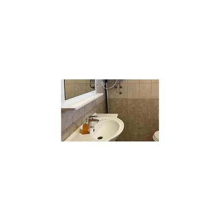 1 Bedroom Gorgeous In Appartamento Vrsi