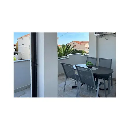1 Bedroom Gorgeous In Apartman Vrsi